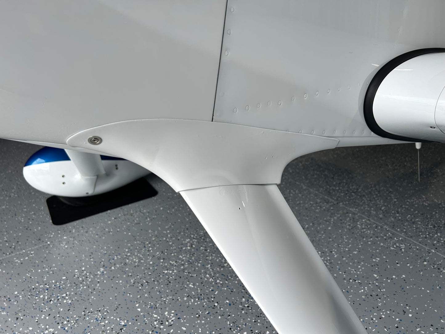 RV Upper Gear Leg Intersection Fairings (Pair)